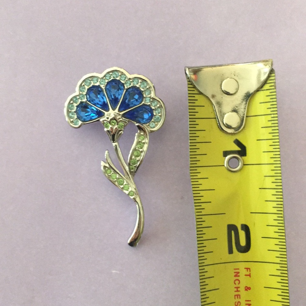 Authentic Swarovski Crystal Pin - Picture 2 of 7